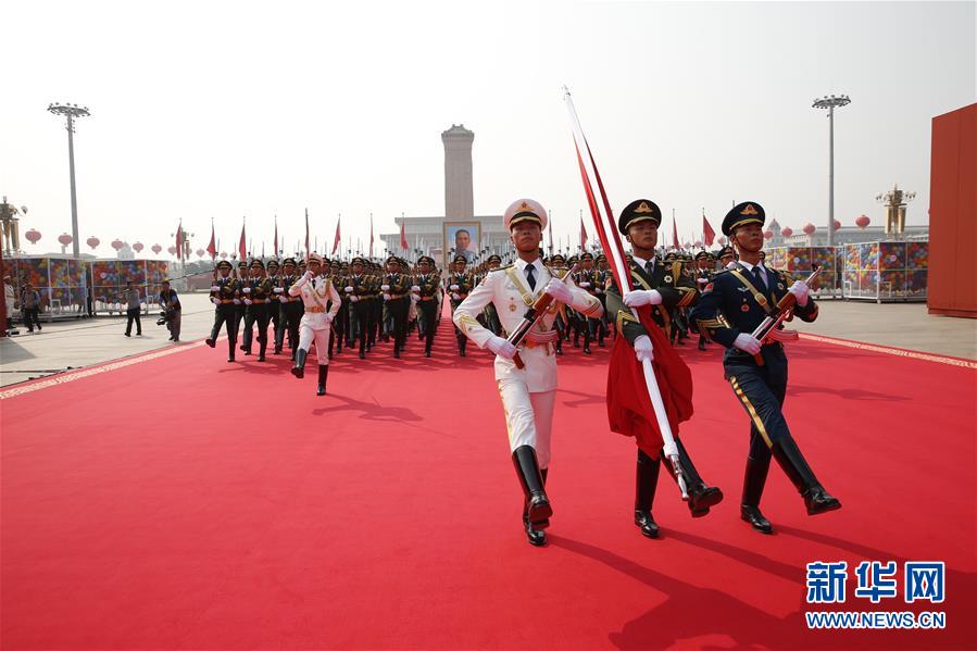 （在習近平強軍思想指引下·我們在戰位報告·圖文互動）（2）護衛國旗　重于生命——中國人民解放軍儀仗大隊國旗護衛隊執行國旗升降任務記事