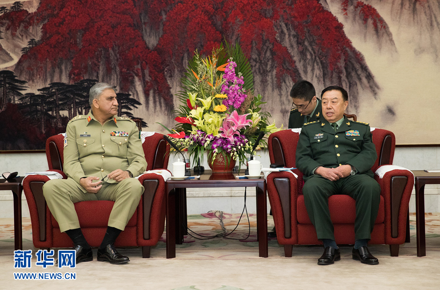 3月16日，中央軍委副主席范長龍會見來訪的巴基斯坦陸軍參謀長巴杰瓦。   新華社記者琚振華攝