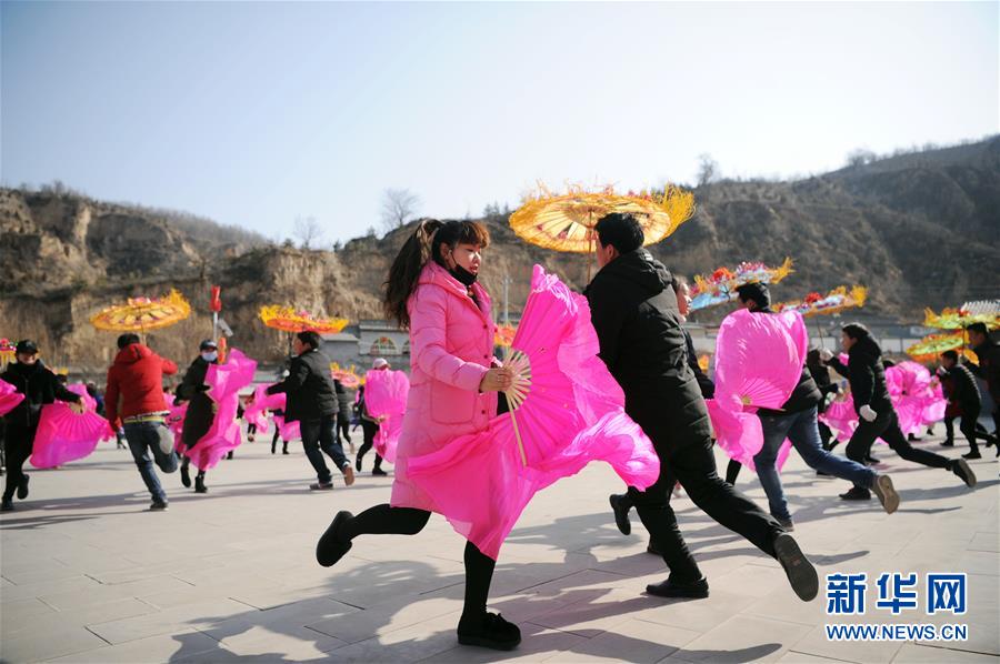 （新華全媒頭條·圖文互動）（2）偉大旗幟引領歷史巨變——習近平新時代中國特色社會主義思想指引“十三五”經(jīng)濟社會發(fā)展述評