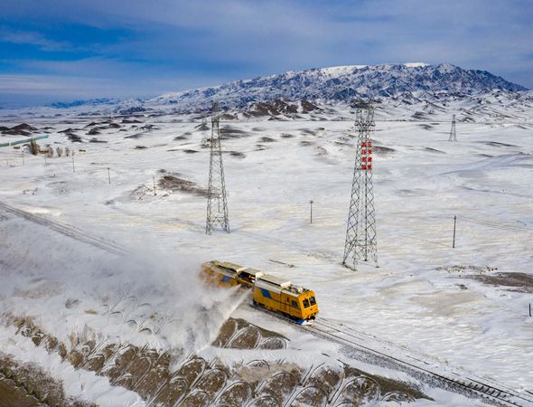 護路風雪中