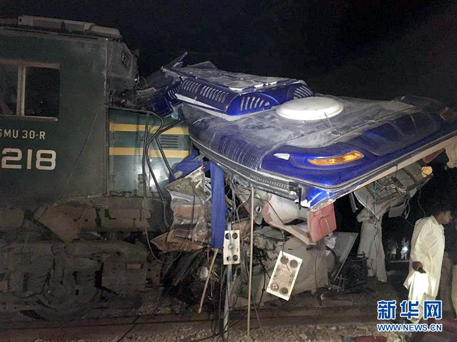 （國際）（3）巴基斯坦火車與巴士相撞事故死亡人數升至30人